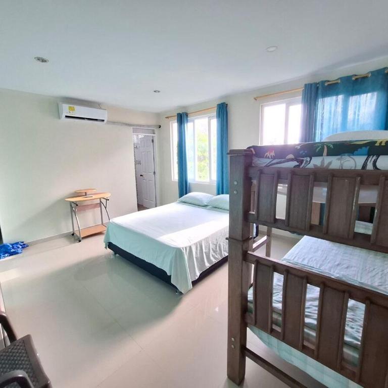 Apartamento Familiar con Aire y WiFi a 9 Minutos walking Playa Spratt Bight - Apartamento de 3 dormitorios - 3