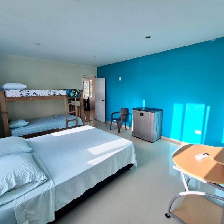 Apartamento Familiar con Aire y WiFi a 9 Minutos walking Playa Spratt Bight - Apartamento de 3 dormitorios - 2