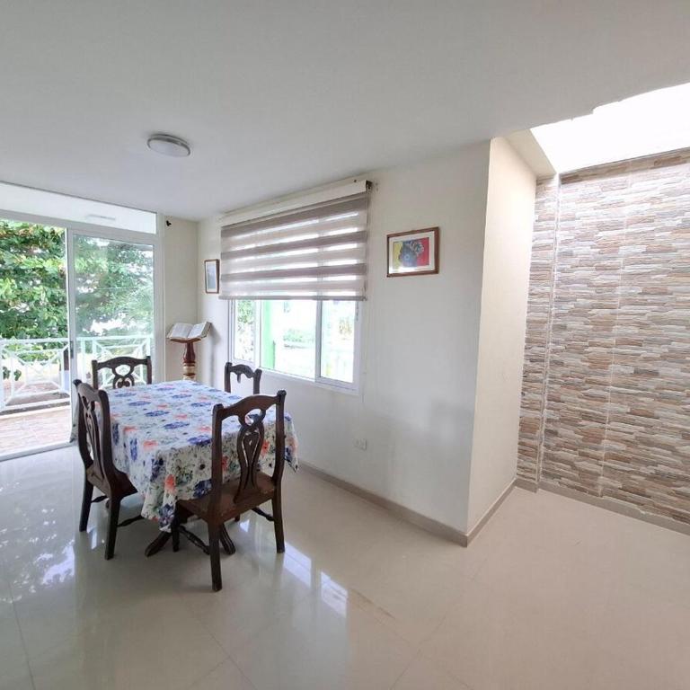 Apartamento Familiar con Aire y WiFi a 9 Minutos walking Playa Spratt Bight - Apartamento de 3 dormitorios - 8
