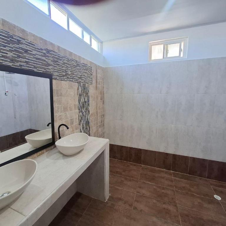 Apartamento Familiar con Aire y WiFi a 9 Minutos walking Playa Spratt Bight - Apartamento de 3 dormitorios - 12