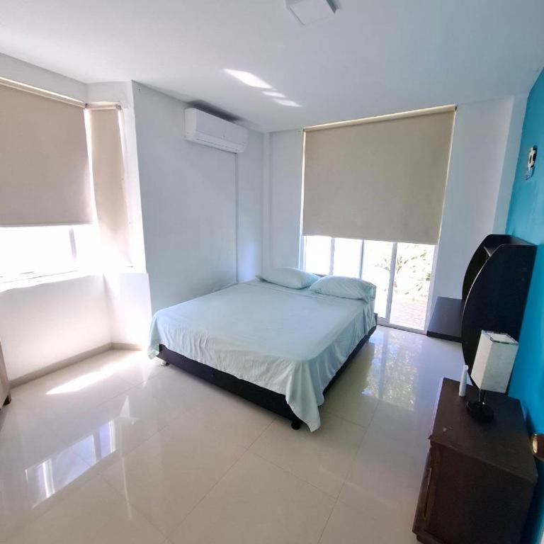 Apartamento Familiar con Aire y WiFi a 9 Minutos walking Playa Spratt Bight - Apartamento de 3 dormitorios - 41