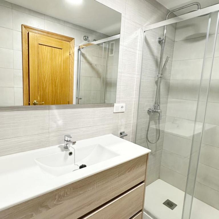 CANCUN 8 44G Alquiler solo a familias - Apartamento de 3 dormitorios - 35