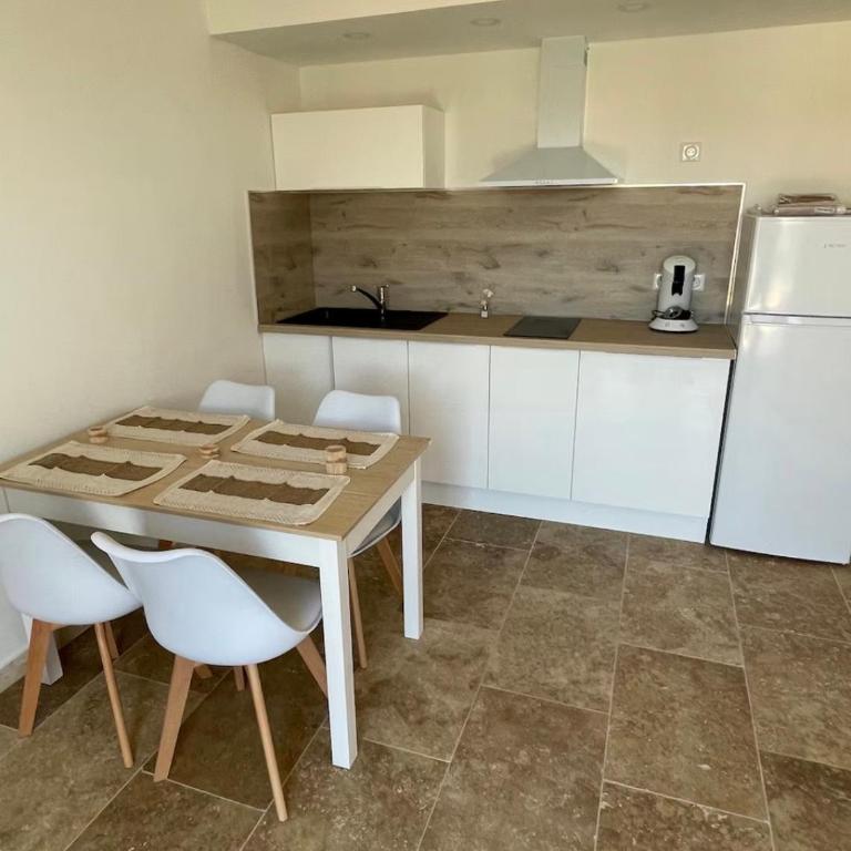 Appartement cœur village 1 - One-Bedroom Apartment - 3