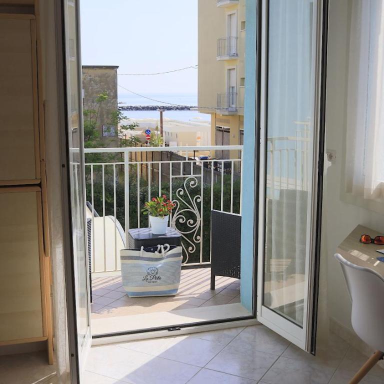 Art Hotel La Perla - Camera Quadrupla con Balcone - 1