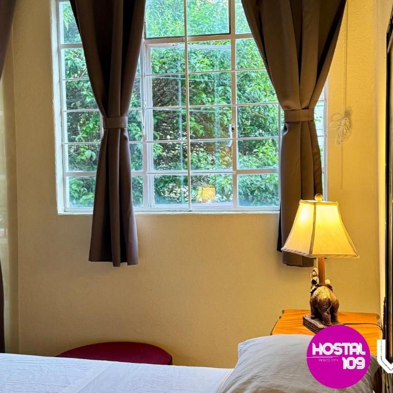 Hostal 109 Roma - Condesa - Zimmer mit Queensize-Bett und Balkon - 2