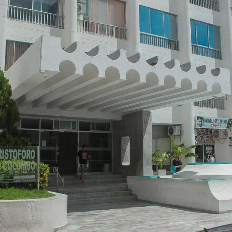 Gran apartamento con vista al lago en Cartagena - Three-Bedroom Apartment - 8