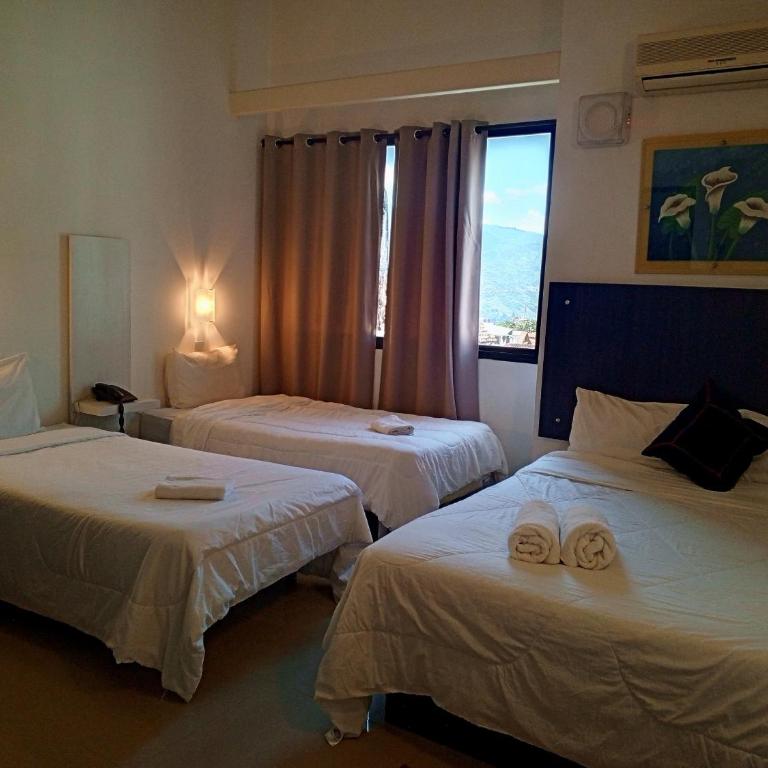 Los Lirios Hotel Merida - Classic Quadruple Room - 1