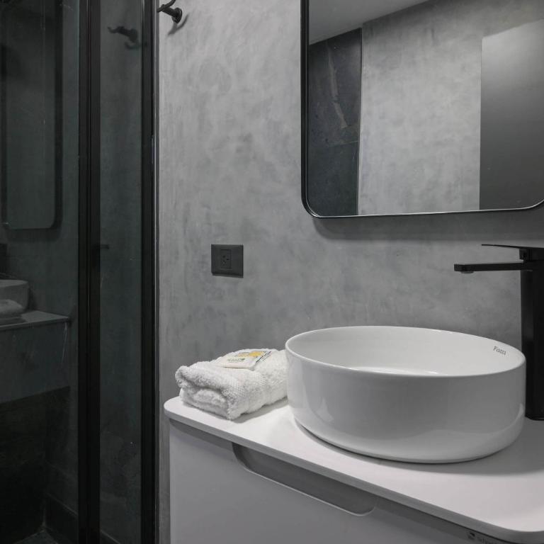 MOT Rentals Design SohoHaus - 3 Lux Lofts 'B' 9 pax - Apartamento - 9