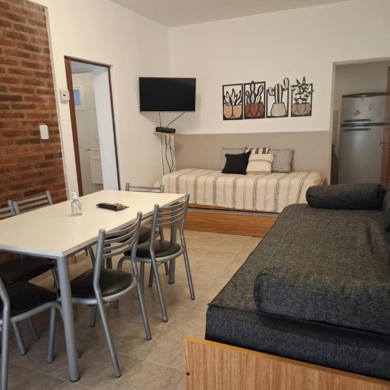 Departamento céntrico 19 de Mayo con cochera - Apartamento - 2