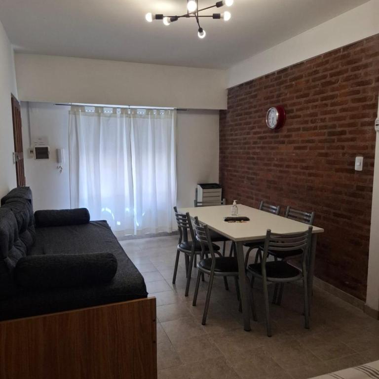Departamento céntrico 19 de Mayo con cochera - Apartamento - 7