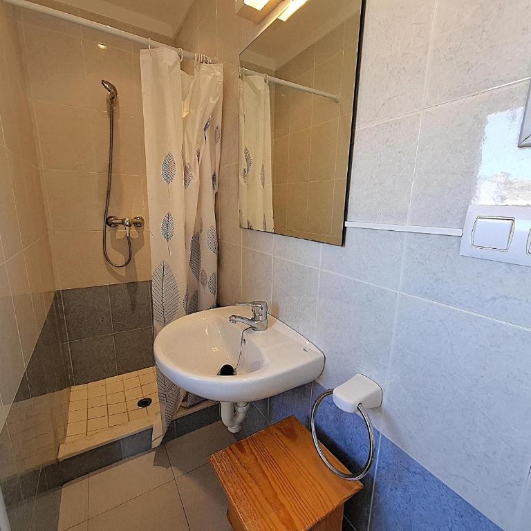 Ático céntrico renovado con gran terraza a solo 100m de la playa del Puerto - ES-228-34 - Apartment - 13