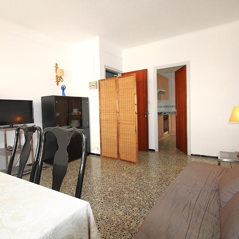 Luminoso apto céntrico a 100m de la playa del Puerto con wifi, balcón y cocina renovada - ES-228-71 - Appartement - 4