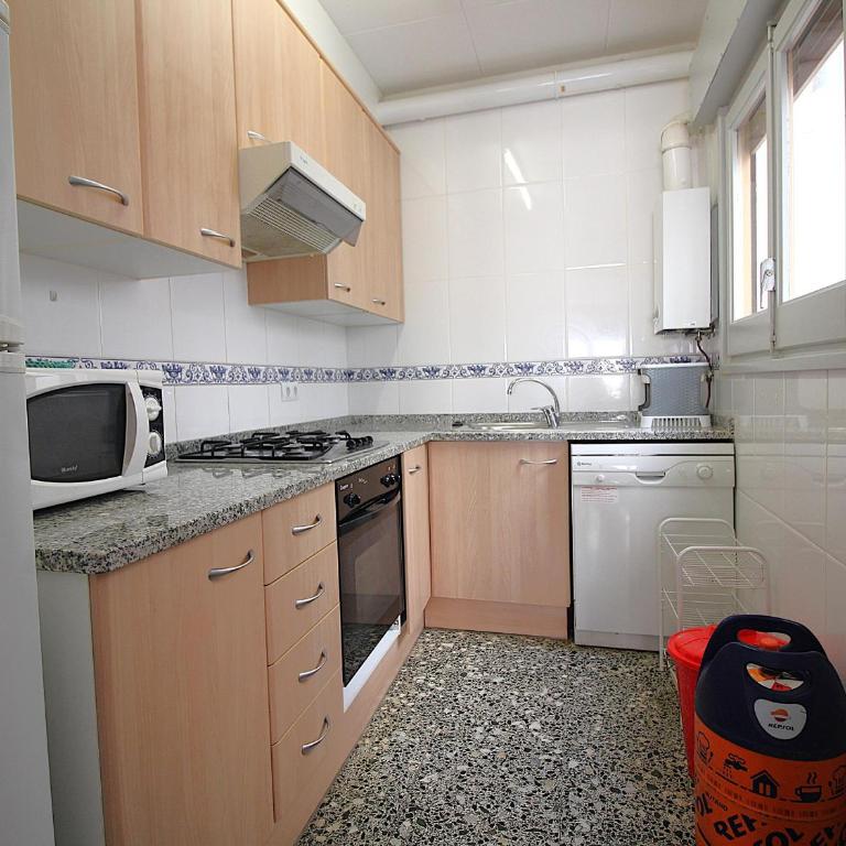 Luminoso apto céntrico a 100m de la playa del Puerto con wifi, balcón y cocina renovada - ES-228-71 - Appartement - 14