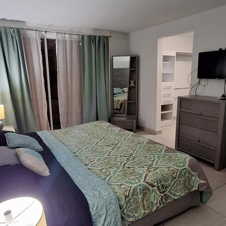 Casa acogedora y equipada con amenidades en privada - Three-Bedroom Home - 12