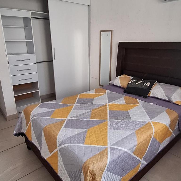 Casa acogedora y equipada con amenidades en privada - Three-Bedroom Home - 16