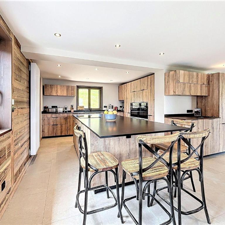 Chalet savoyard, animaux OK, parking - 14 pers. - Chalet 3 Chambres - 5