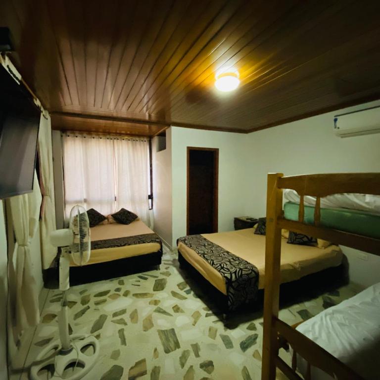 Casa Mayorga Rodadero Santa Marta Hostal - Family Room with Private Bathroom - 9