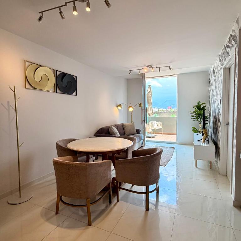 Departamento en el centro de Monterrey en Paseo Santa Lucia y junto a Parque Fundidora - Apartamento de 2 dormitorios - 3