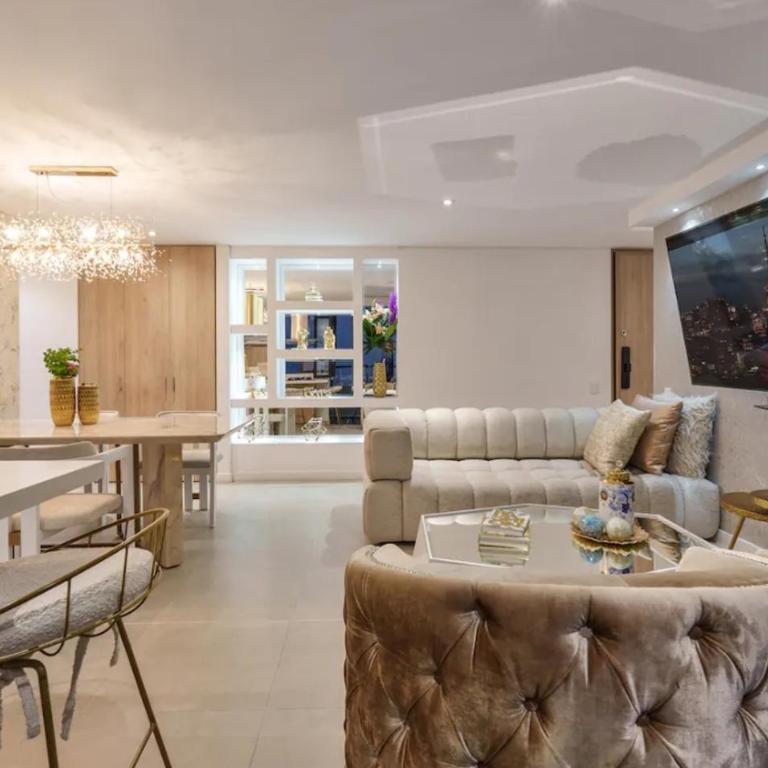 Espacio de ensueño, full remodelado, equipado con todas las comodides, a pasos de Provenza, Poblado Medellín - Three-Bedroom Apartment - 4