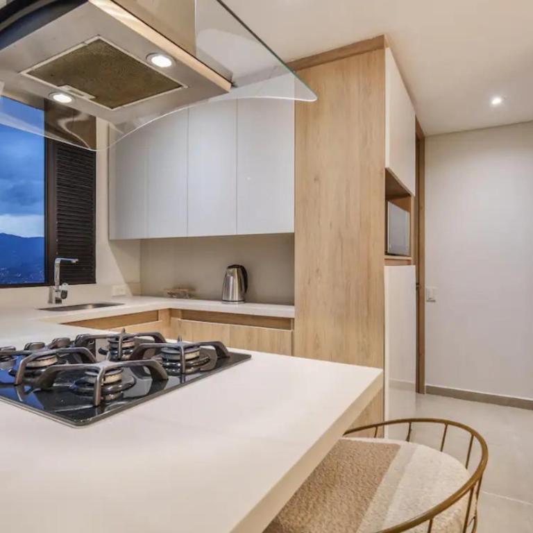 Espacio de ensueño, full remodelado, equipado con todas las comodides, a pasos de Provenza, Poblado Medellín - Three-Bedroom Apartment - 10