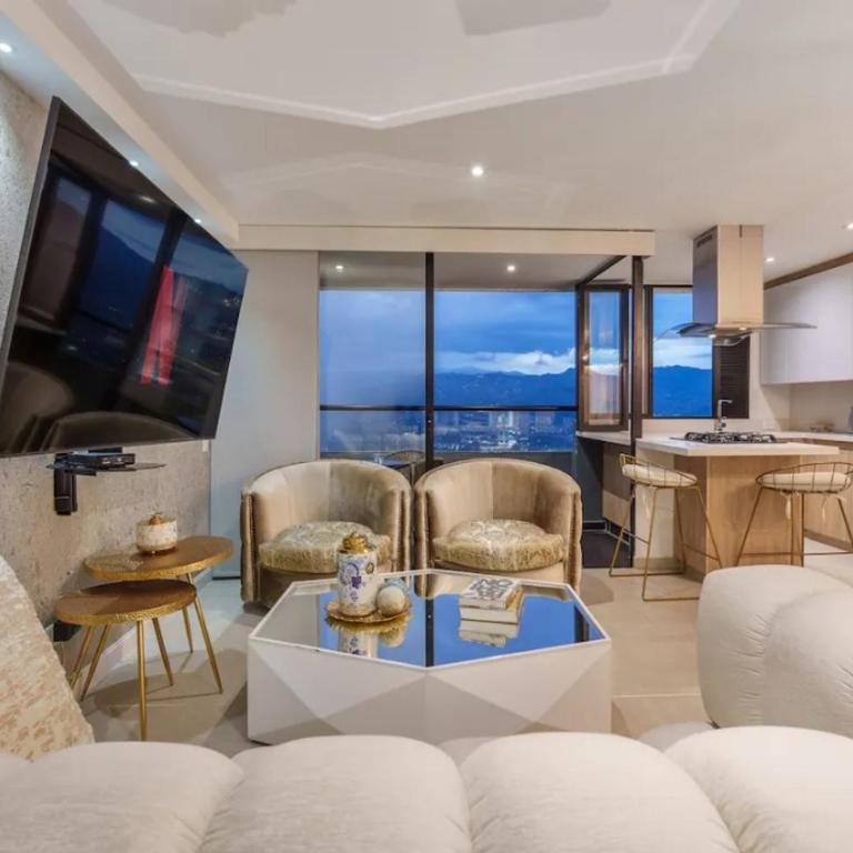 Espacio de ensueño, full remodelado, equipado con todas las comodides, a pasos de Provenza, Poblado Medellín - Three-Bedroom Apartment - 11