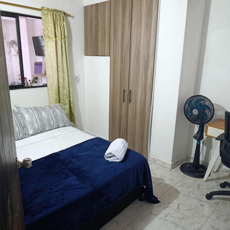 Apto Vista Primavera en Mitad de Medellin con parqueo - Three-Bedroom Apartment - 13