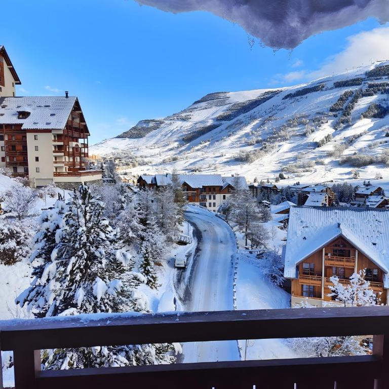 Duplex 6 pers. vue montagne & ski - Appartement 2 Chambres Deluxe avec Balcon - 32