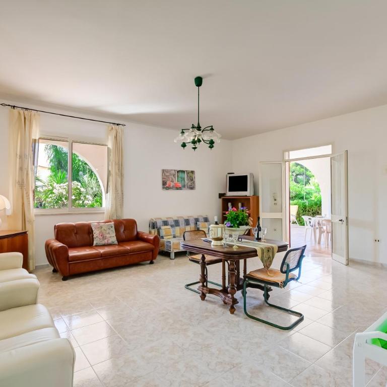Villa Strea With Pool - Happy Rentals - Villa - 14