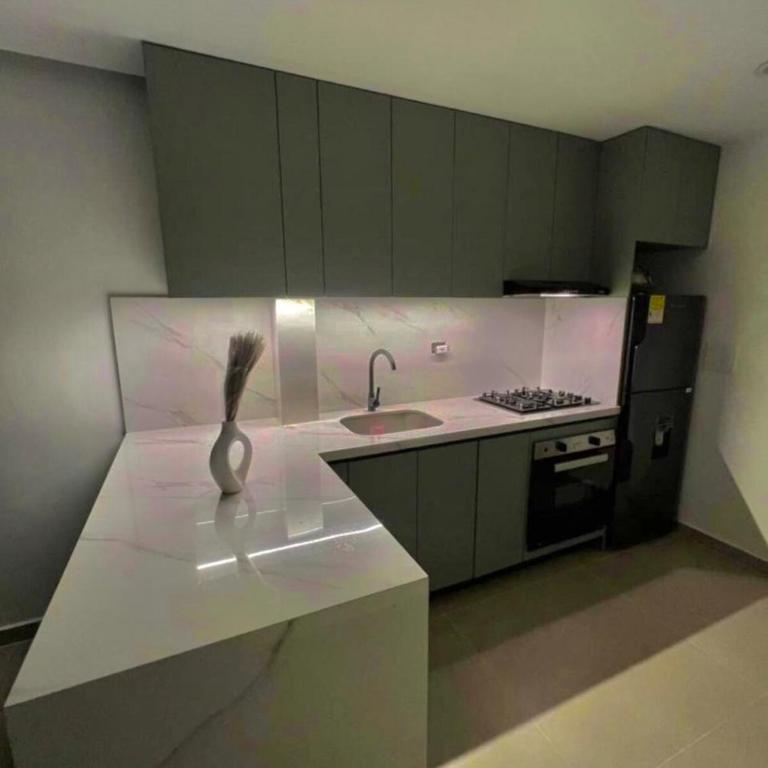 Apartamento moderno en el piso 24 con vistas al mar - Two-Bedroom Apartment - 8