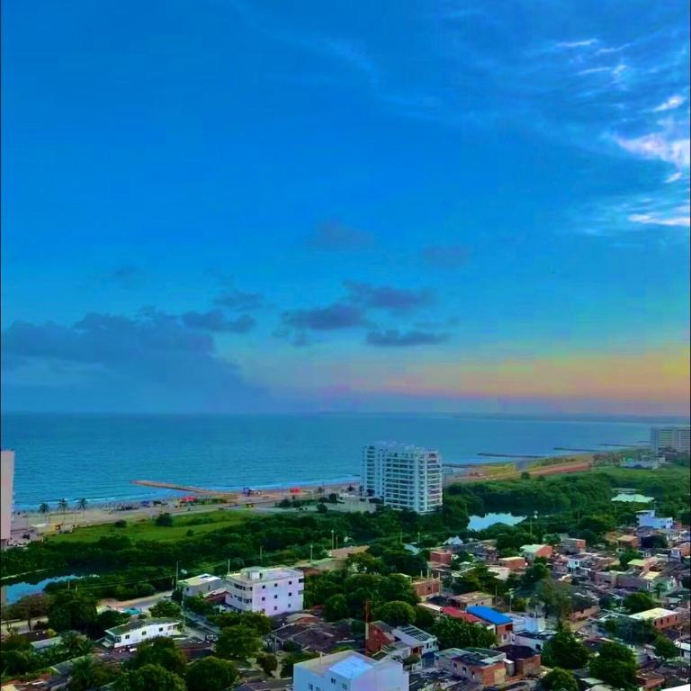 Apartamento moderno en el piso 24 con vistas al mar - Two-Bedroom Apartment - 17
