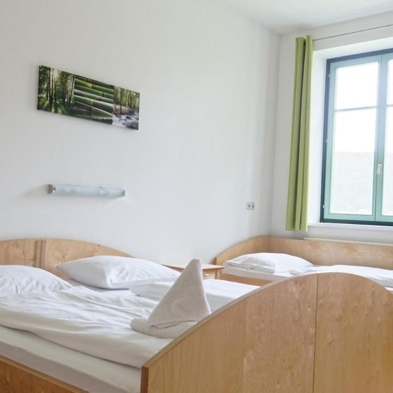 Jugend- und Familiengästehaus Cap Wörth - Dreibettzimmer mit Gemeinschaftsbad - 7
