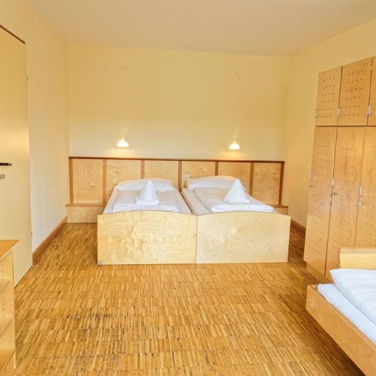 Jugend- und Familiengästehaus Cap Wörth - Dreibettzimmer mit Gemeinschaftsbad - 4