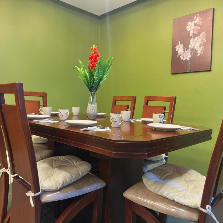 Family Apt with Garage - Close to Everything - Three-Bedroom Apartment - 6