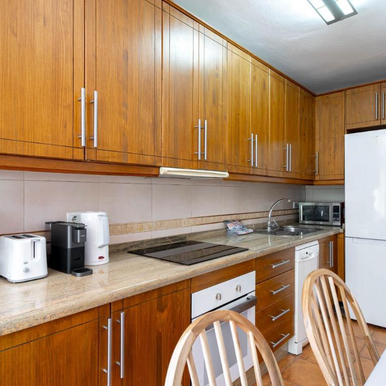 Tahiti 2 7 by Casasol - Family Apartment for 4 People near Playa Burriana, Nerja - Two-Bedroom Family Apartment - 11