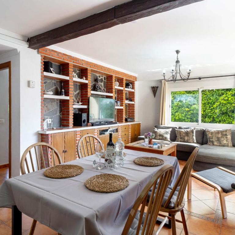 Tahiti 2 7 by Casasol - Family Apartment for 4 People near Playa Burriana, Nerja - Two-Bedroom Family Apartment - 12