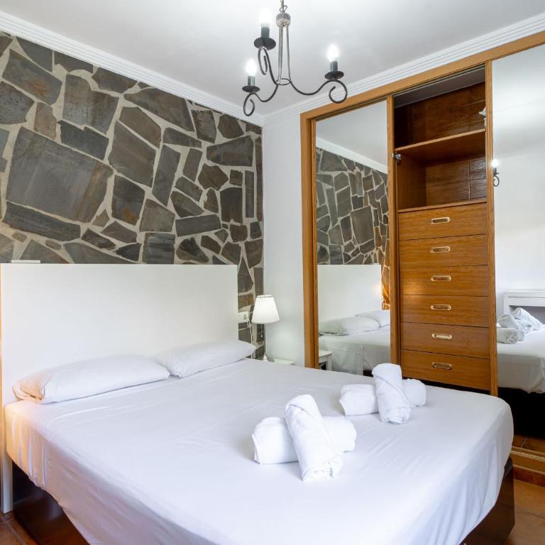 Tahiti 2 7 by Casasol - Family Apartment for 4 People near Playa Burriana, Nerja - Two-Bedroom Family Apartment - 14