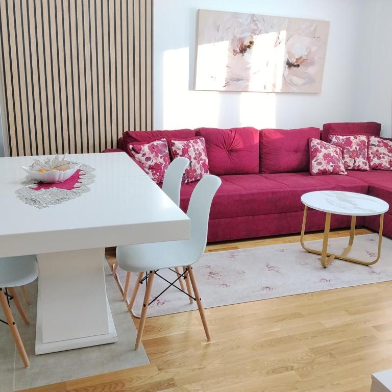 Green Hill Lux Apartments - One-Bedroom Apartment - 8