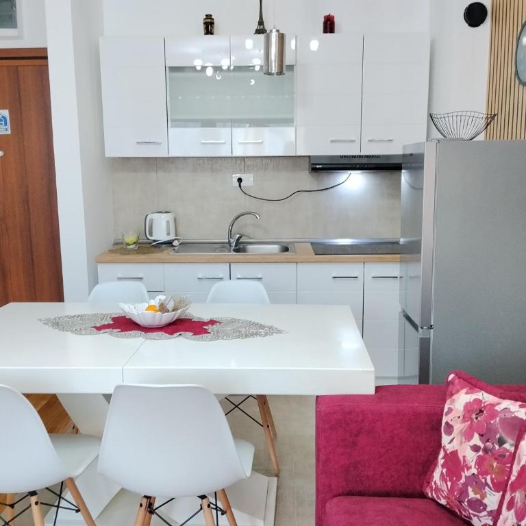 Green Hill Lux Apartments - One-Bedroom Apartment - 47