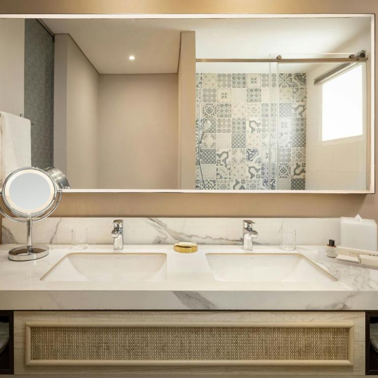Ermita Cartagena, a Tribute Portfolio Hotel - Deluxe King Room, Guest room, 1 King - 7