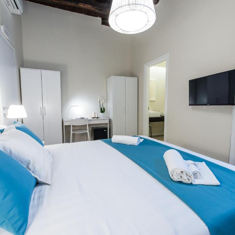 LuxurYenne - Standard Double Room - 1