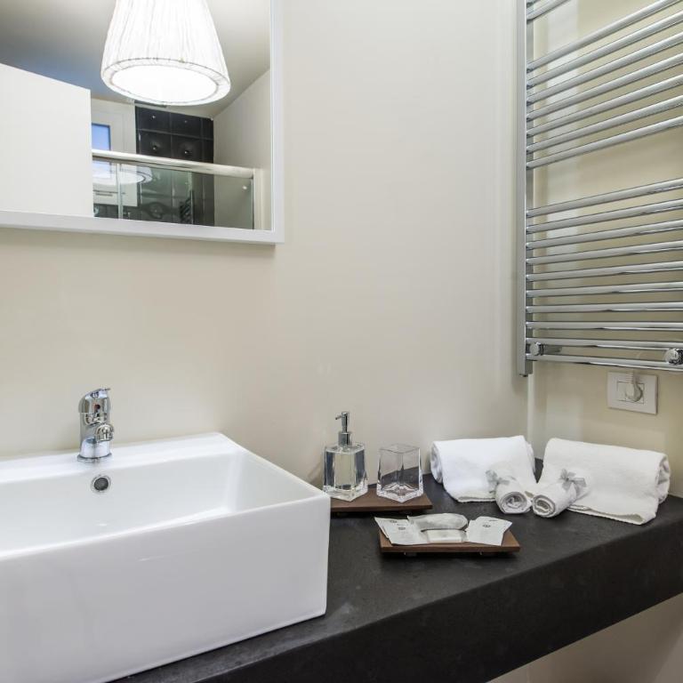 LuxurYenne - Standard Double Room - 2