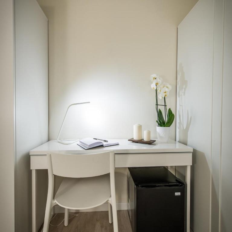 LuxurYenne - Standard Double Room - 6