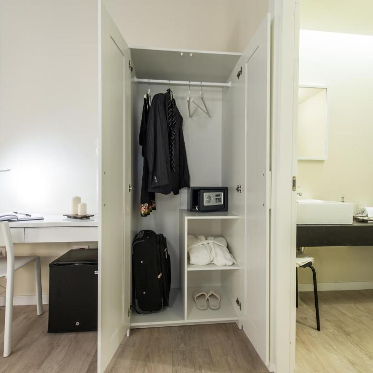 LuxurYenne - Standard Double Room - 9