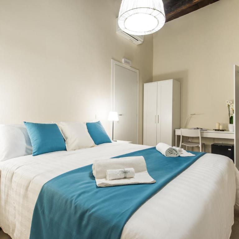 LuxurYenne - Standard Double Room - 5