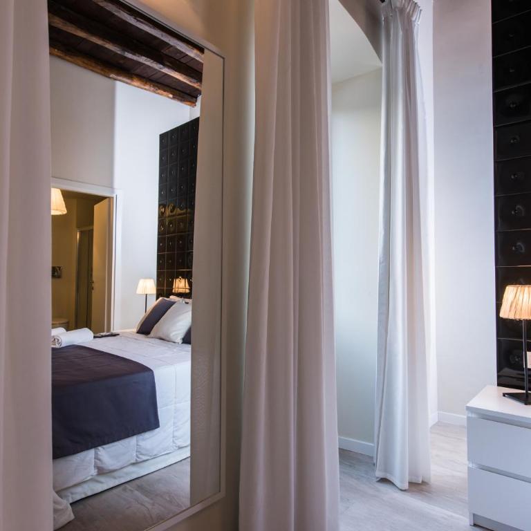 LuxurYenne - Deluxe Double Room with Balcony - 2