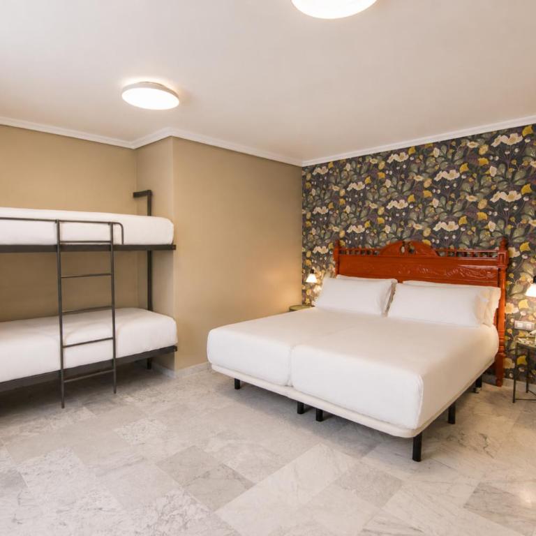 Petit Palace Puerta de Triana - Habitación cuádruple - 4