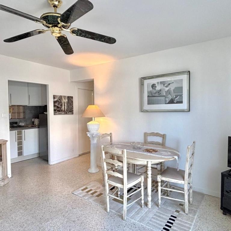 Le République - Centre ville, plage à pied - One-Bedroom Apartment with Balcony - 6