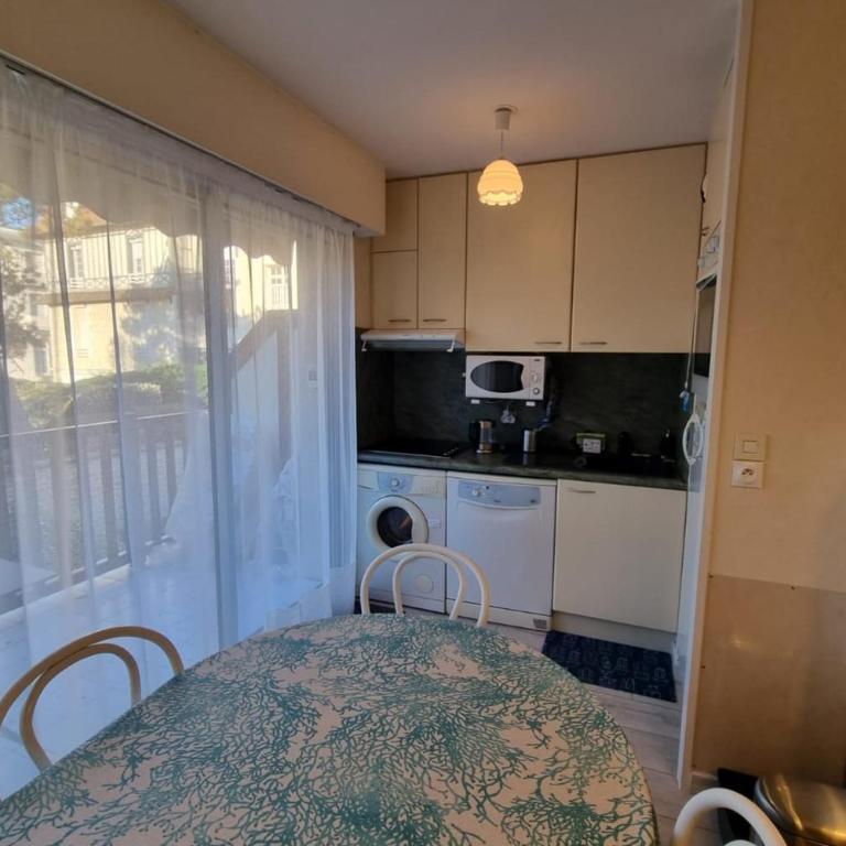 Charming apartment with balcony in Cabourg - Apartment - 4