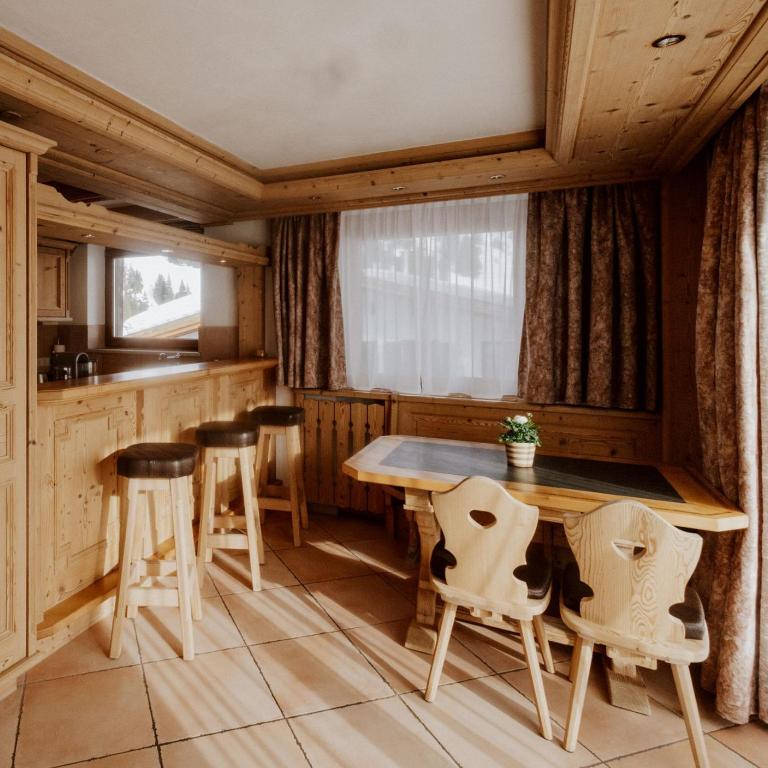 Das Verwall Finest Apartments - Apartment mit 2 Schlafzimmern und Balkon - 4