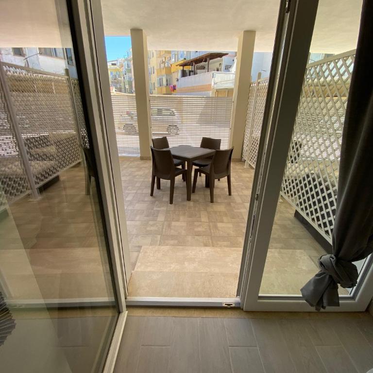 SEAL DOMO - Appartamento con Patio e Parcheggio Privato a Cagliari - Appartamento con 1 Camera da Letto - 4